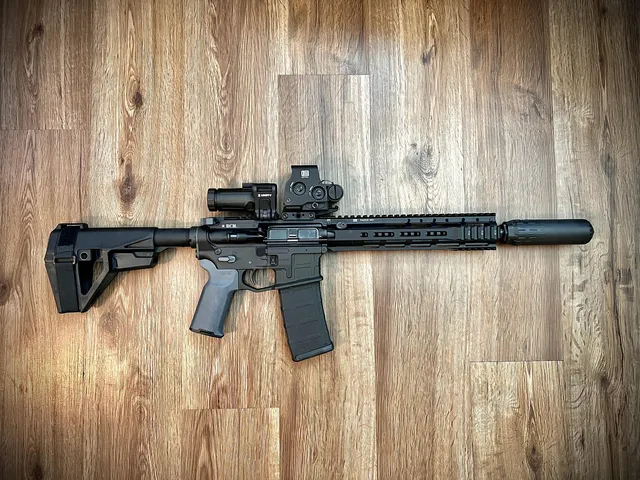 BCM MK2 11.5-inch Pistol with RAIDER-M 10 Rail and EOTech EXPS3